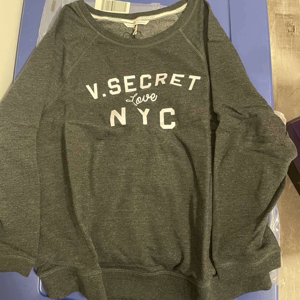 Vs Pullover *Nwt*